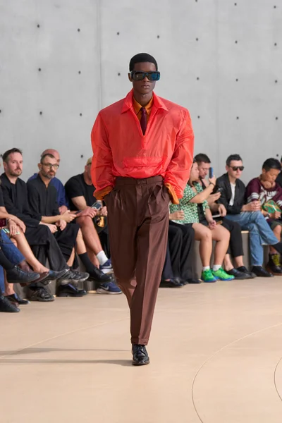 Look 32
